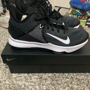 Lebron witness size 9 us men’s